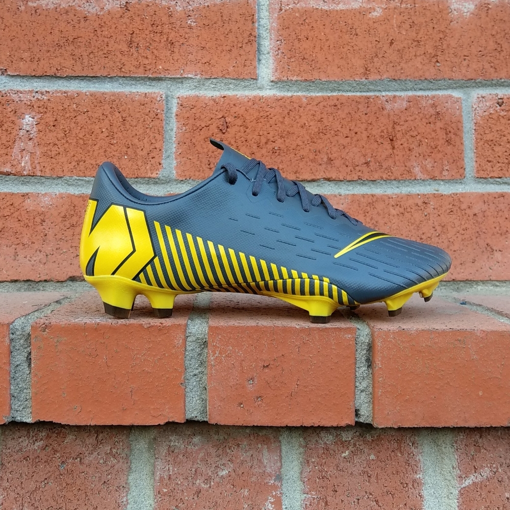 Nike Mercurial Vapor 12 Pro Soccer Cleats - New